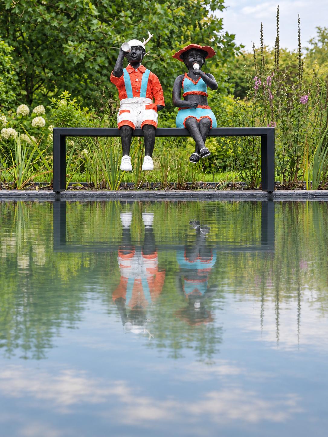 Koppel tuinbeelden van Veerle De Vos aan het water.