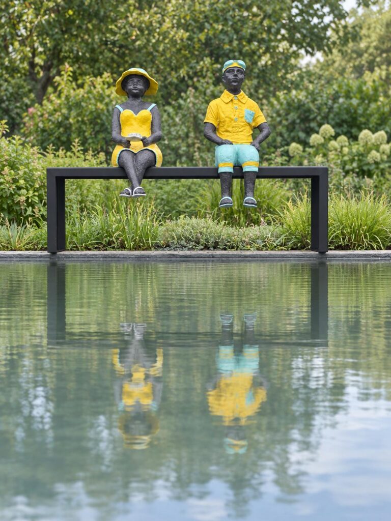 Koppel tuinbeelden van Veerle De Vos aan het water.
